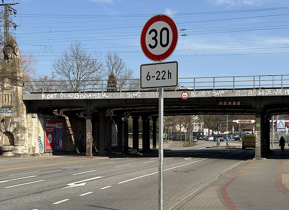 Tempo 30 auf der Lindemannallee ADFC sorgt für Tempo 30 auf der Lindemannallee
