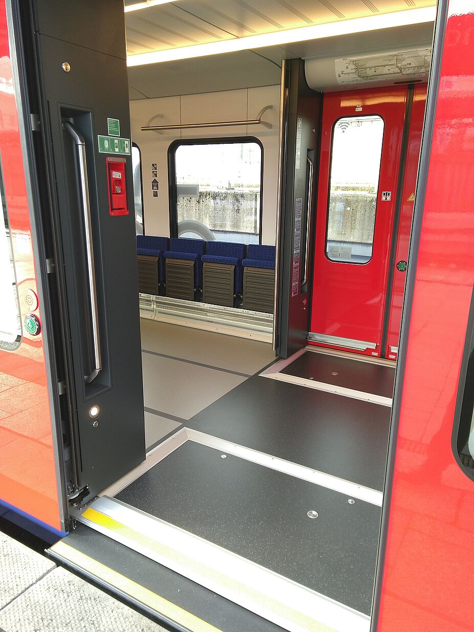 Türzugang Fahrradabteil Zugang Fahrradabteil