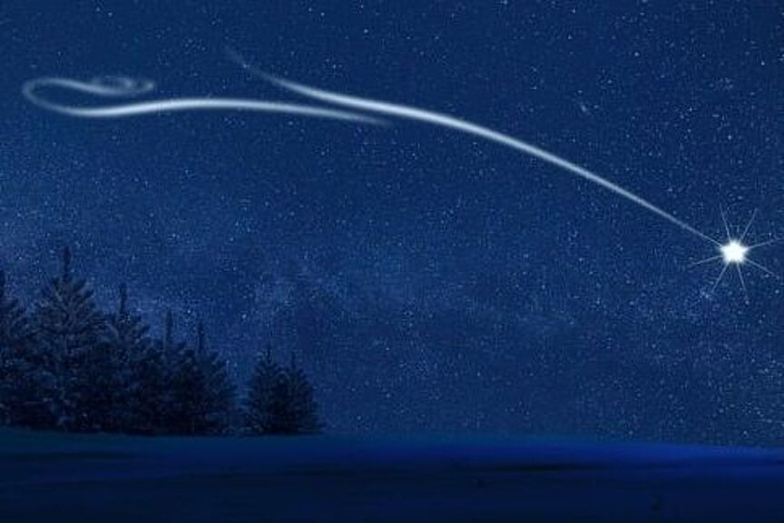 Dunkelblauer Nachthimmel mit Sternen und einer Sternschnuppe