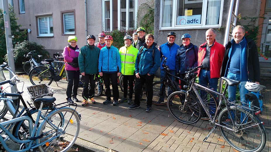 Ausbilder V. Czech mit TourGuide-Gruppe