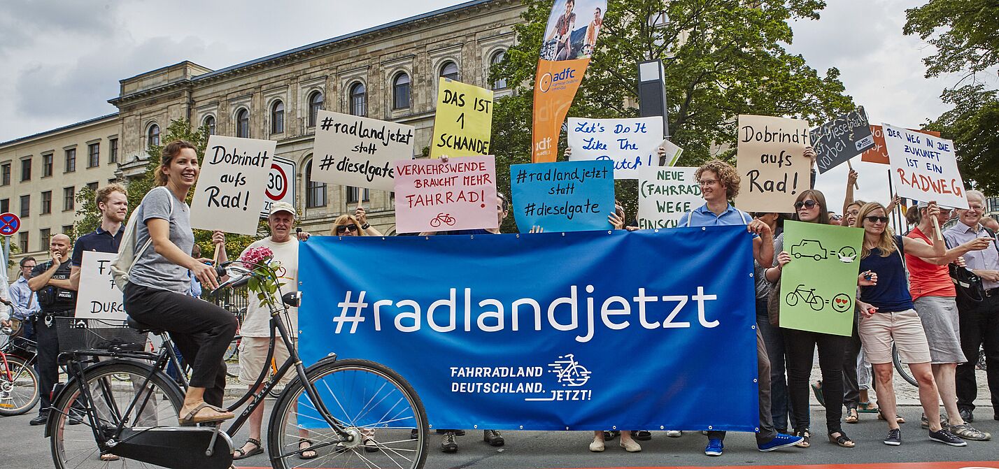 ADFC: Demonstrationzum Dieselgipfel
