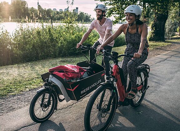 Zusammen unterwegs mit E-Bike und E-Bike Lastenrad