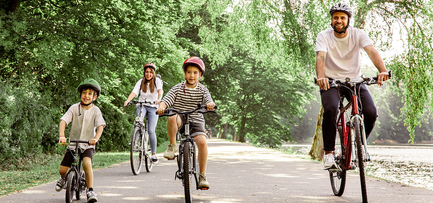 Radfahren mit der Familie im Ruhrgebiet Gemeinsam mit Tourismus NRW e.V. entwickelte der ADFC Empfehlungen für kinderfreundliche Radangebote